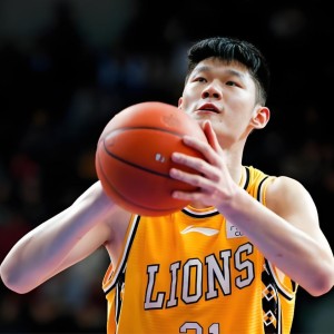 有趣！胡金秋回到广厦队就投入训练，王博：不准训练，回家陪孩子